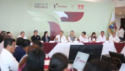 Reunión entre el gobernador Américo Villarreal y el director del Infonavit, Octavio Romero, con desarrolladores de vivienda en Tamaulipas.