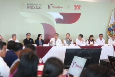 Reunión entre el gobernador Américo Villarreal y el director del Infonavit, Octavio Romero, con desarrolladores de vivienda en Tamaulipas.